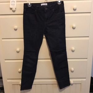 Dark wash LOFT modern skinny jeans.